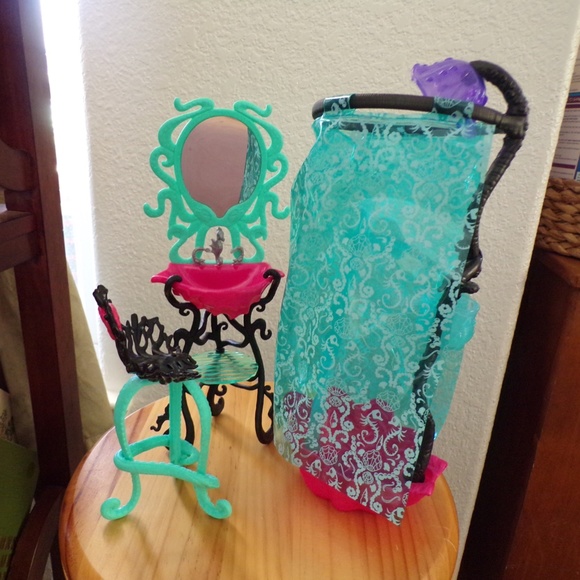 Monster High Lagoona Blue Shower Play Set - Picture 1 of 7